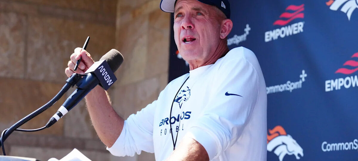 Sean Payton gave a funny birthday cake to Sean McVay