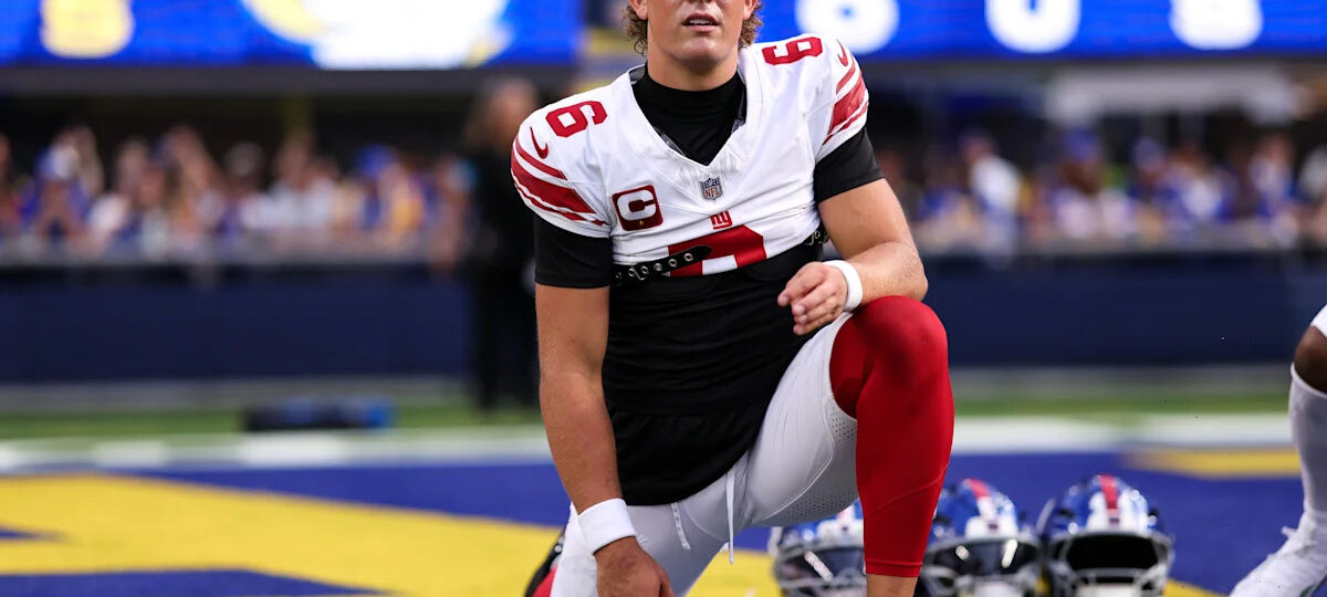 Jaxson Dart goes down holding his knee in pain, walks to locker room as Jameis Winston replaces him