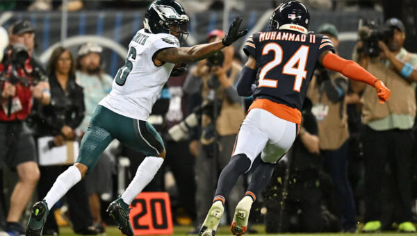 DeVonta Smith catches six passes in Week 3