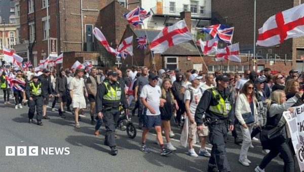 Rival protests in Portsmouth as face masks banned