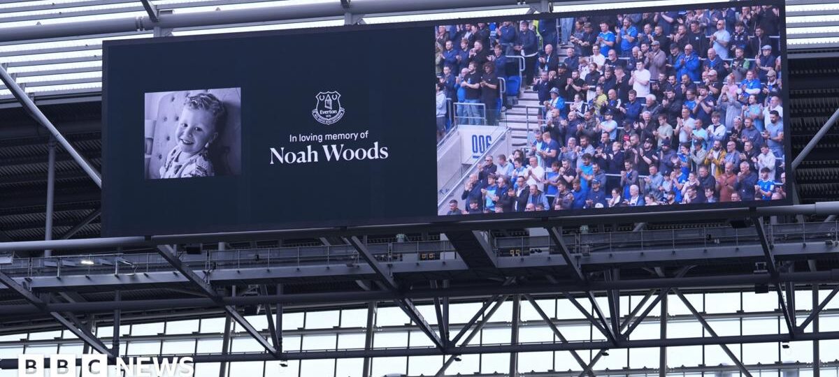 Premier League fans and players honour Noah Woods