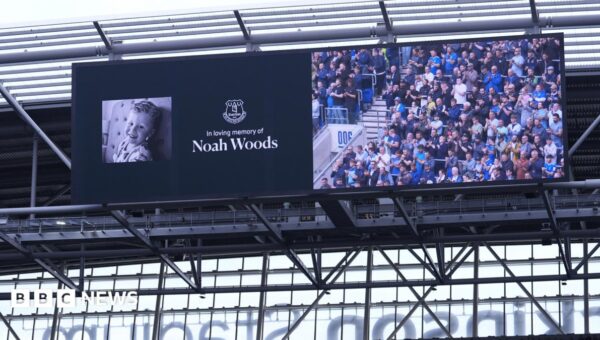 Premier League fans and players honour Noah Woods