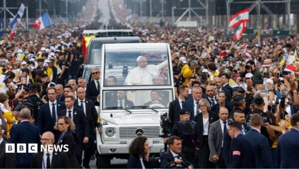 Huge crowds greet Pope in Paris for open-air Mass
