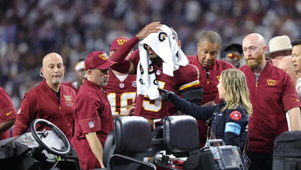Commanders QB Jayden Daniels brutal elbow injury vs. Cowboys