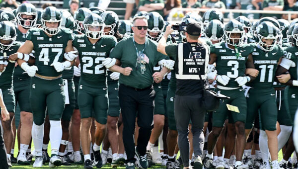 See what uniform combo Michigan State will wear vs. Notre Dame