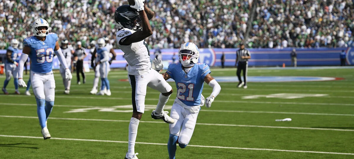 DeVonta Smith stands two catches from Eagles franchise history
