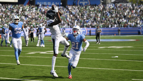 DeVonta Smith stands two catches from Eagles franchise history