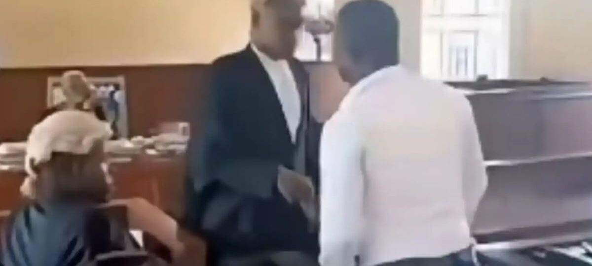 ‘Remove your wig and gown’ – Judge orders arrest of alleged fake lawyer in Lagos court (VIDEO)