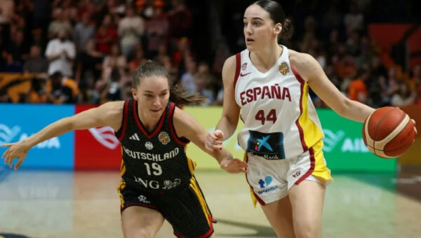 US fight off spirited France to win 12th World Cup