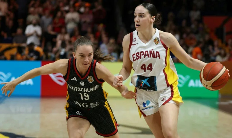 US fight off spirited France to win 12th World Cup