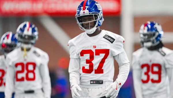 Raiders work out towering former Giants, Commanders veteran cornerback