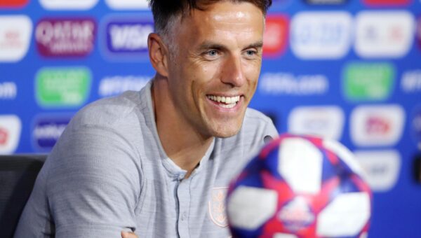 EPL: Phil Neville pinpoints Chelsea’s weakness Hull City exploited