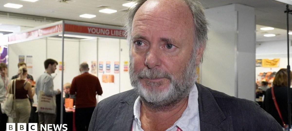 Lib Dems sleepwalking to irrelevance under Davey, says council leader