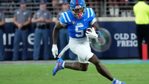 Star Ole Miss RB Kewan Lacy leaves LSU game after landing on left shoulder