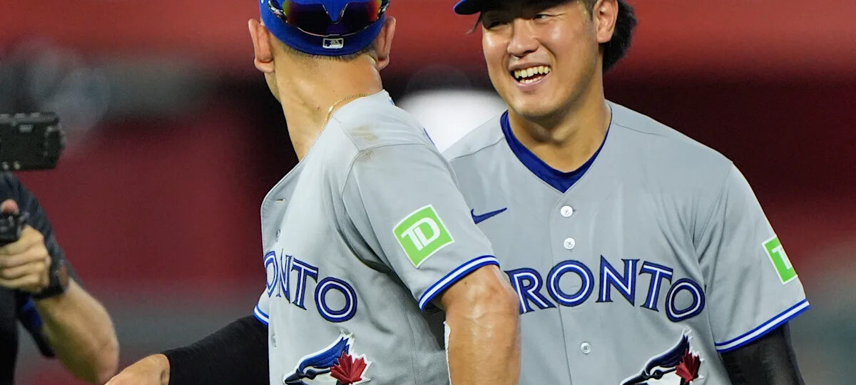 Kazuma Okamoto leads Blue Jays past Royals 4-3 to pull into tie for last AL wild card