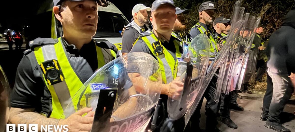 Minister condemns disorder at Portsmouth anti-migrant protest after police officers hurt