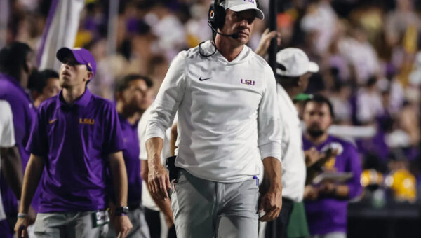 LSU cracks Top 10, Oregon slips and Wolverines fall out of AP Top 25 after second-chance Hail Mary