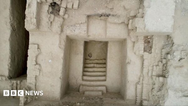 Watch: Archeologists discover ancient tomb in Peru