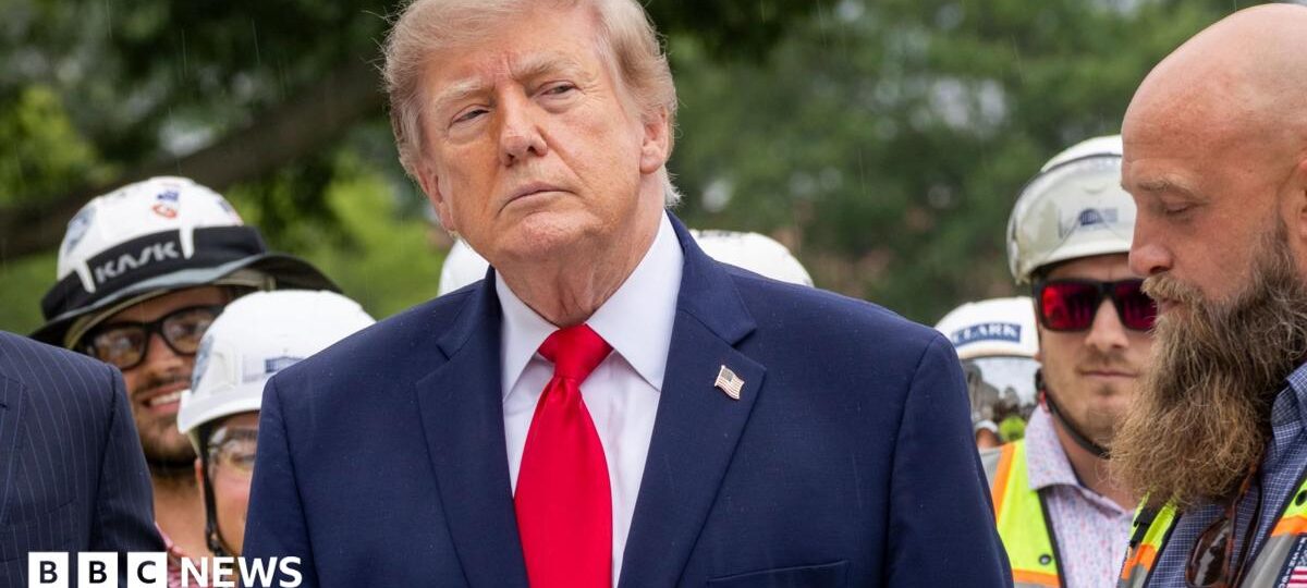 Major US outlets boycott shared Trump coverage in protest at media ban