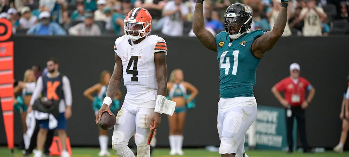 Deshaun Watson says he’ll “keep smiling, regardless of who’s against me or who’s with me”