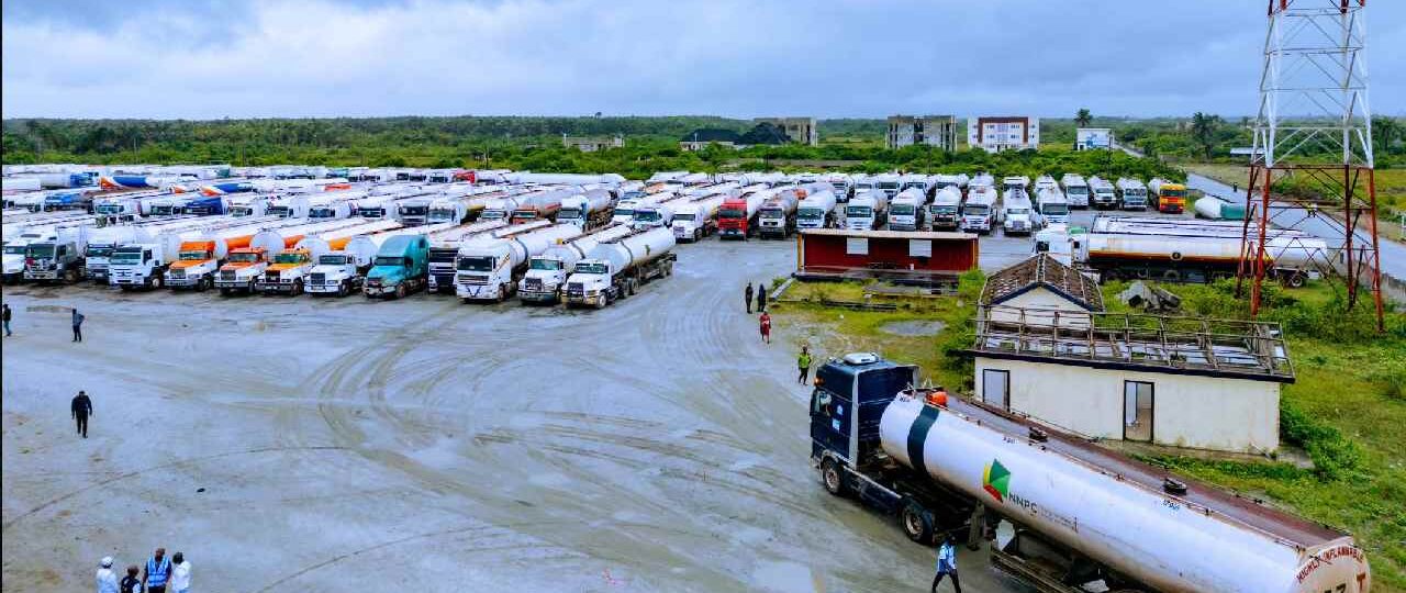 Dangote Refinery: Fuel marketers mull petrol price cut as FG meets stakeholders