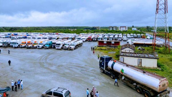 Dangote Refinery: Fuel marketers mull petrol price cut as FG meets stakeholders