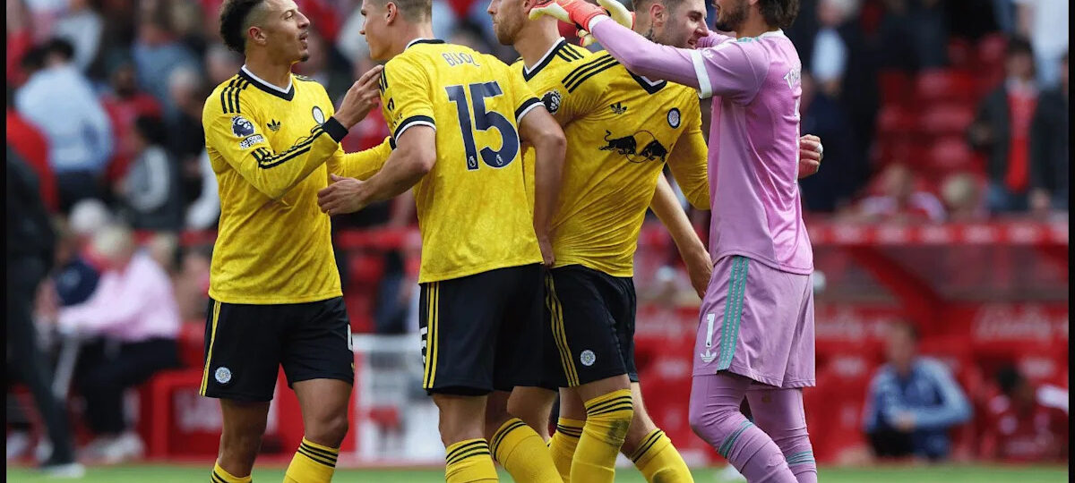 Leeds star rallies behind ‘incredible’ Man Utd rival after club legends take unnecessary swipe