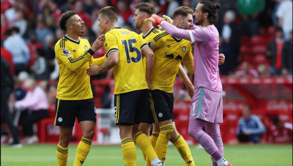 Leeds star rallies behind ‘incredible’ Man Utd rival after club legends take unnecessary swipe
