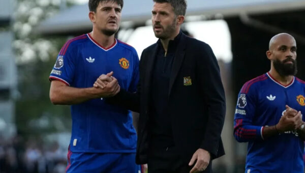 Carrick defends troubled Man Utd after Fulham escape