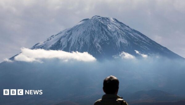 Japan to charge rescue fee on Mount Fuji during off season