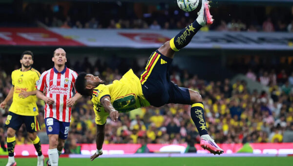 America and Chivas tie in a wonderful edition of the Superclasico