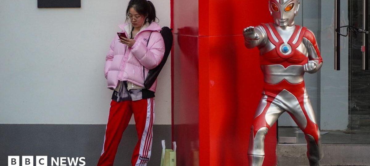 Young people in China are fangirling over a professor who gets their anxiety