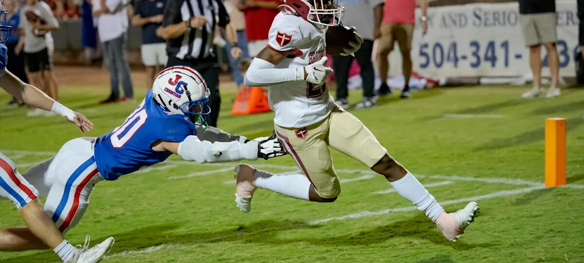 Texas five-star WR commit makes ridiculous one-handed touchdown grab