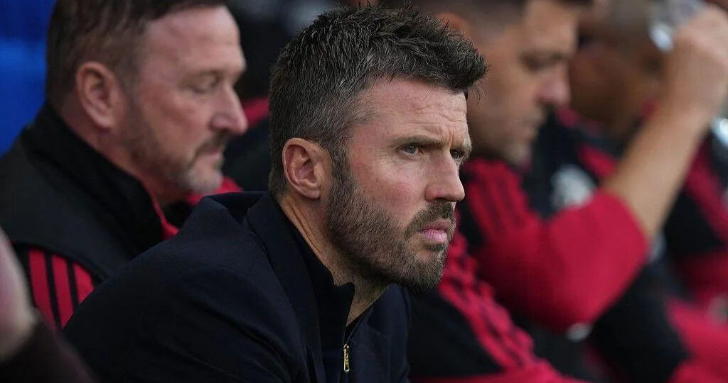 Neville calls Man Utd 'pathetic' - but Carrick maintains belief