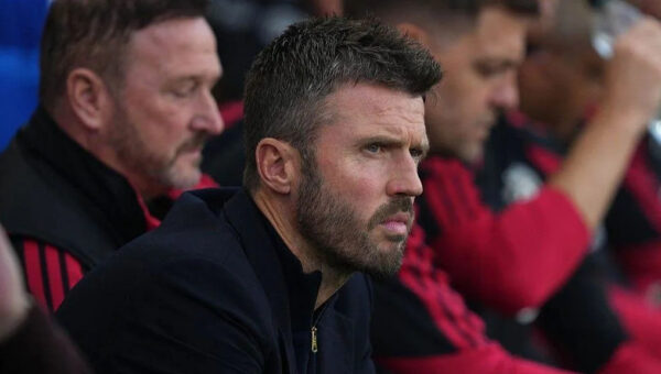 Neville calls Man Utd ‘pathetic’ – but Carrick maintains belief