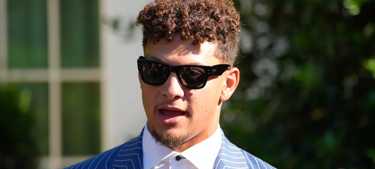 Fans accuse NFL officials of favoring Patrick Mahomes after the Dolphins’ loss