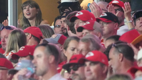 Cameras captured Taylor Swift’s epic reaction to Travis Kelce TD