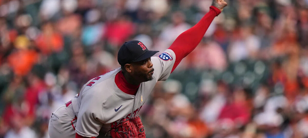 Chapman, Red Sox celebrate his 400th career save as 'special'