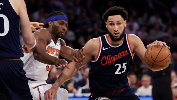 Ben Simmons agrees to a 1-year contract with the Sacramento Kings, AP source says