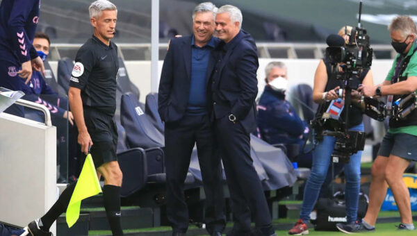 Watch: Carlo Ancelotti visits José Mourinho and former players in Real Madrid training