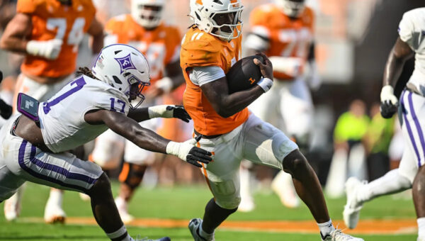 Tennessee moves up in latest AP Top 25 poll