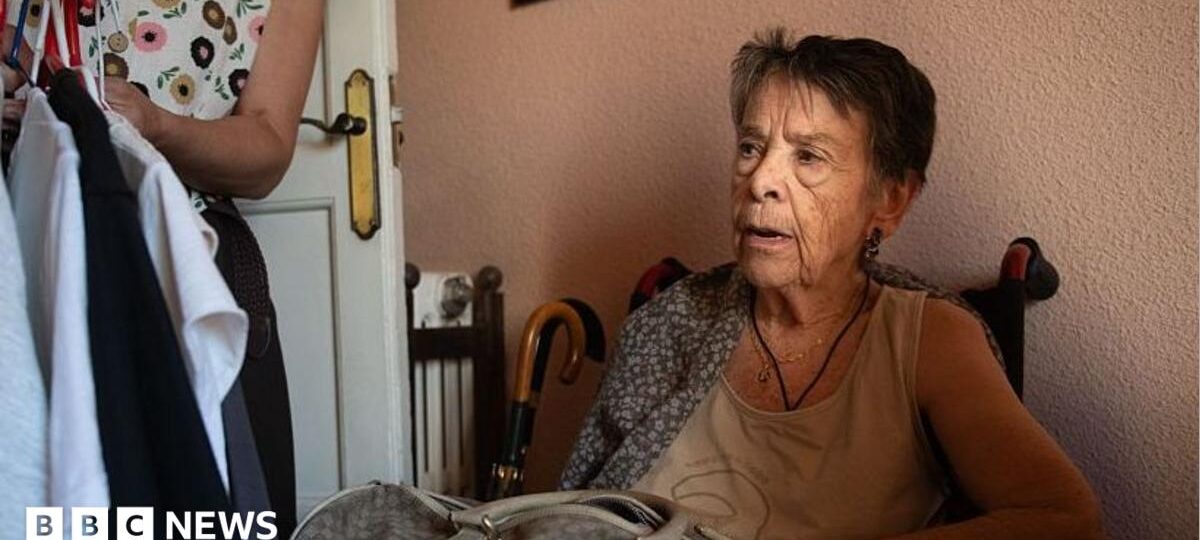 Dramatic eviction of woman aged 87 highlights Spain's housing shortage