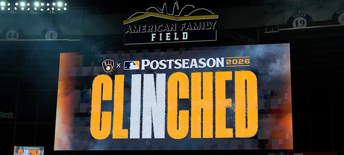 Brewers clinch NL Central title