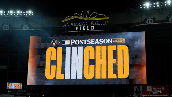 Brewers clinch NL Central title