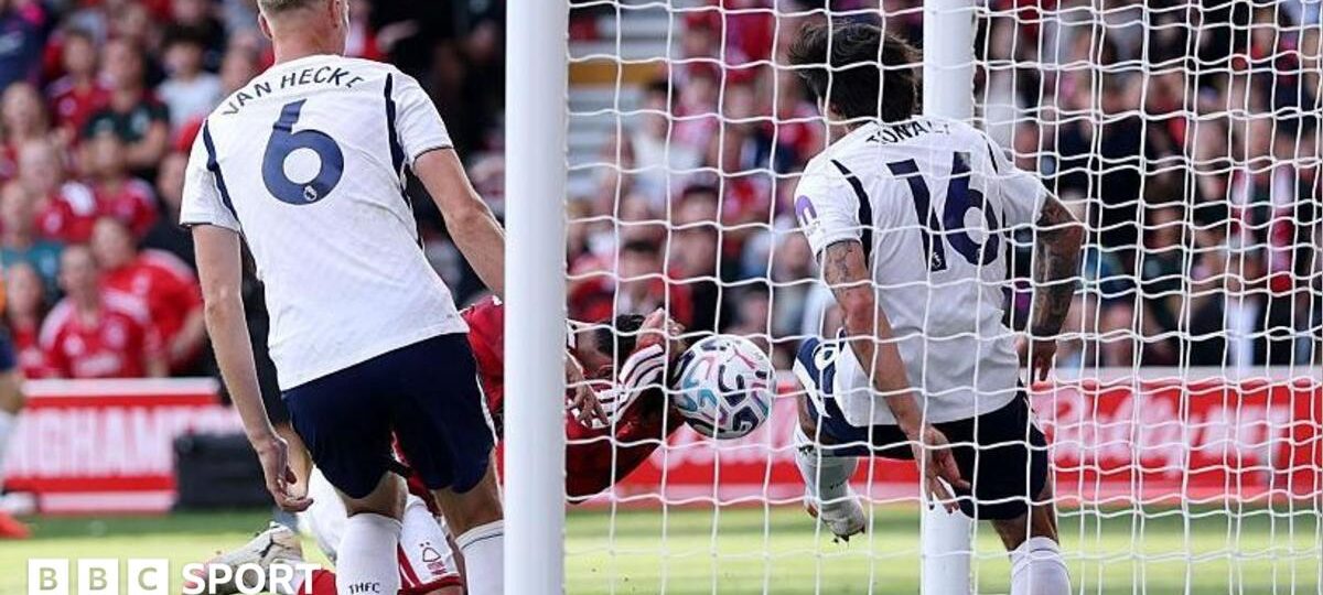 Glasner and Williams dispute VAR call over Forest handball