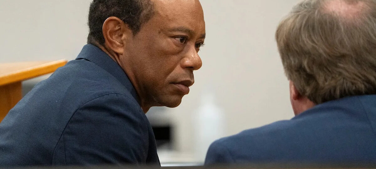 Can Tiger Woods drive golf cart after losing license for 5 years?