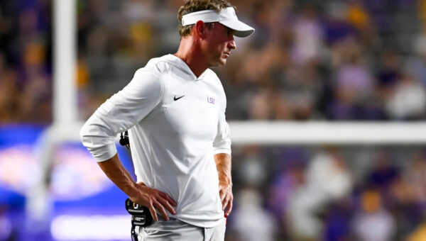 Ole Miss football fans heckle Lane Kiffin during surprise College GameDay interview