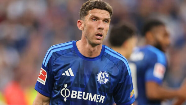 Boyhood Schalke fan Robin Gosens believes they can retain Bundesliga status