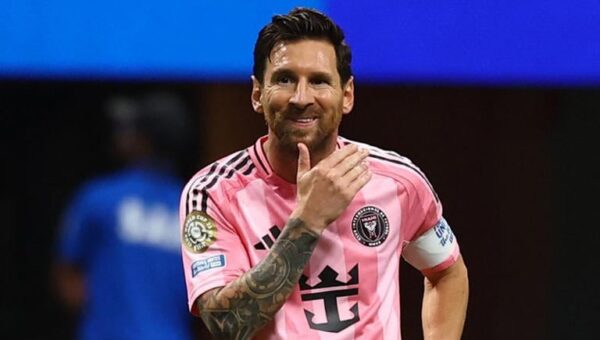 Messi moves into second place on all-time free-kick goals, Ronaldo in ninth