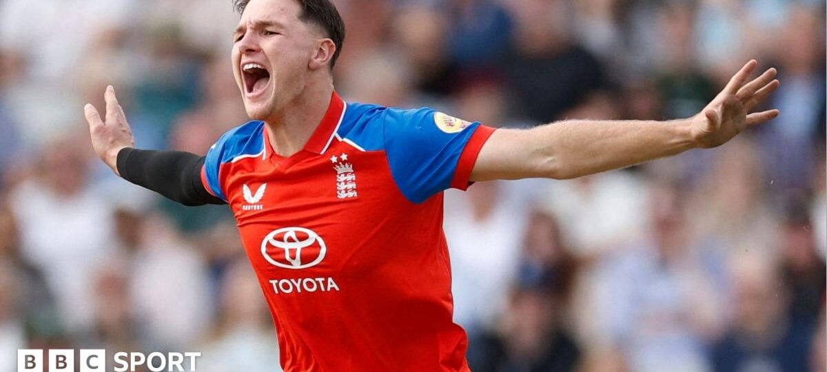 England crush Sri Lanka to top T20 world rankings